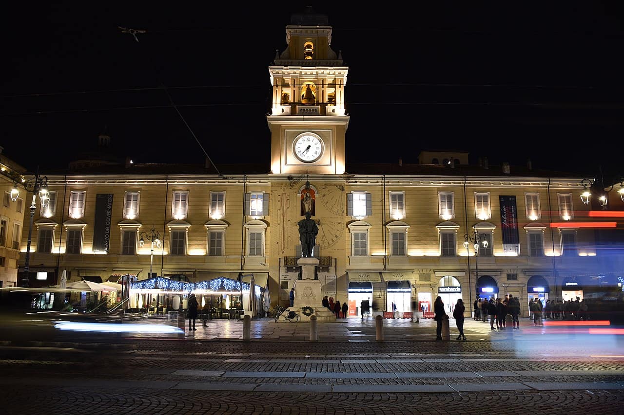 Piazza Garibaldi contatti parizzi
